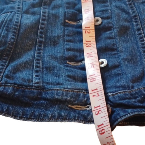 Levi's denim jacket. Size small. Great used condition .Sturdy! - Picture 9 of 11